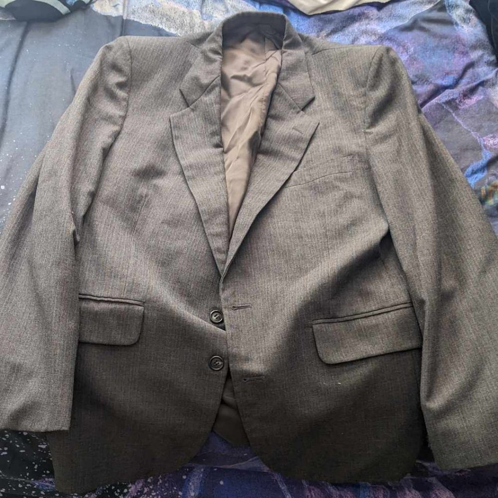 Gray sports coat size 40 s with multiple thread colors